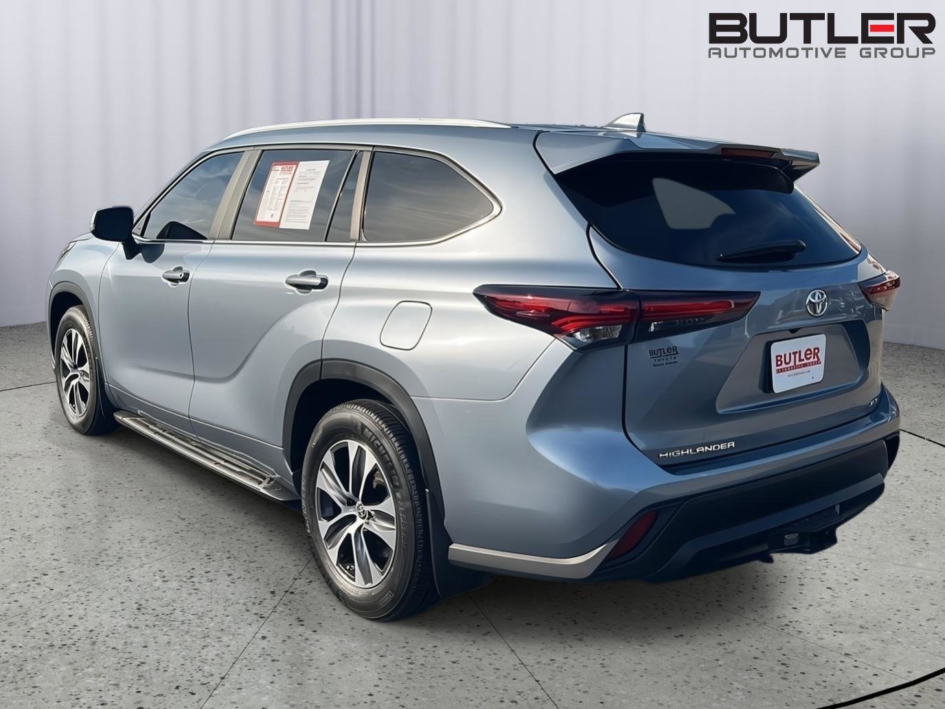 Certified 2024 Toyota Highlander XLE FWD image 4