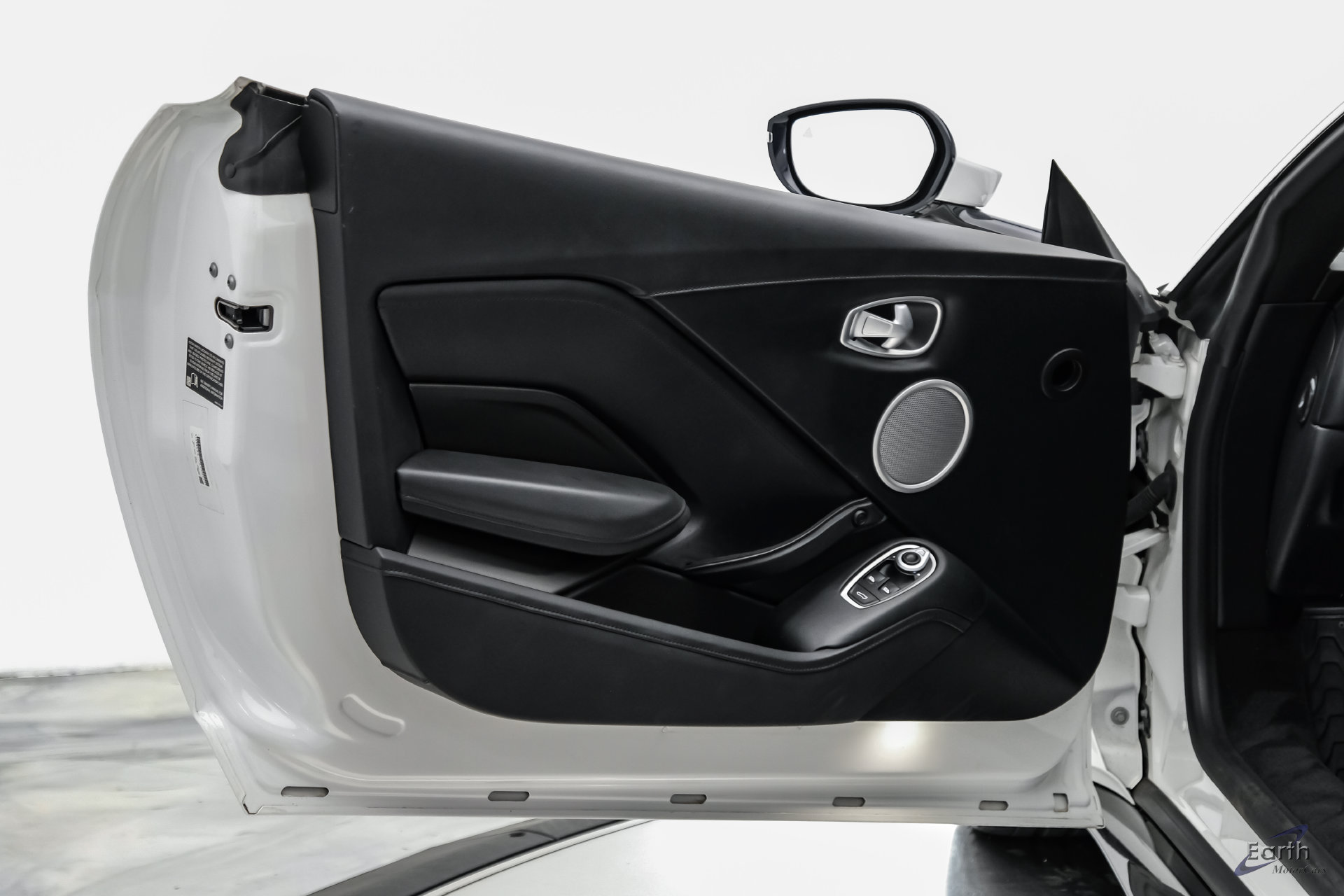 Used 2022 Aston Martin V8 Vantage Coupe RWD image 81