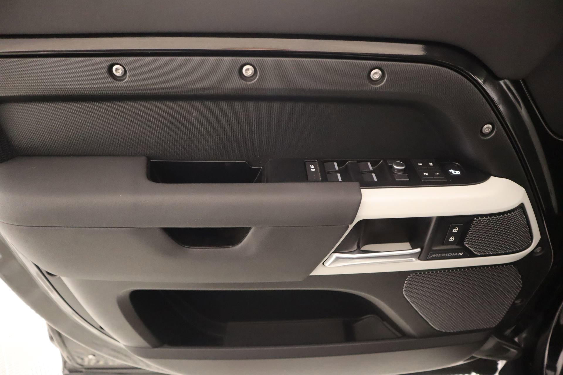 Used 2020 Land Rover Defender 110 SE AWD/4WD image 16