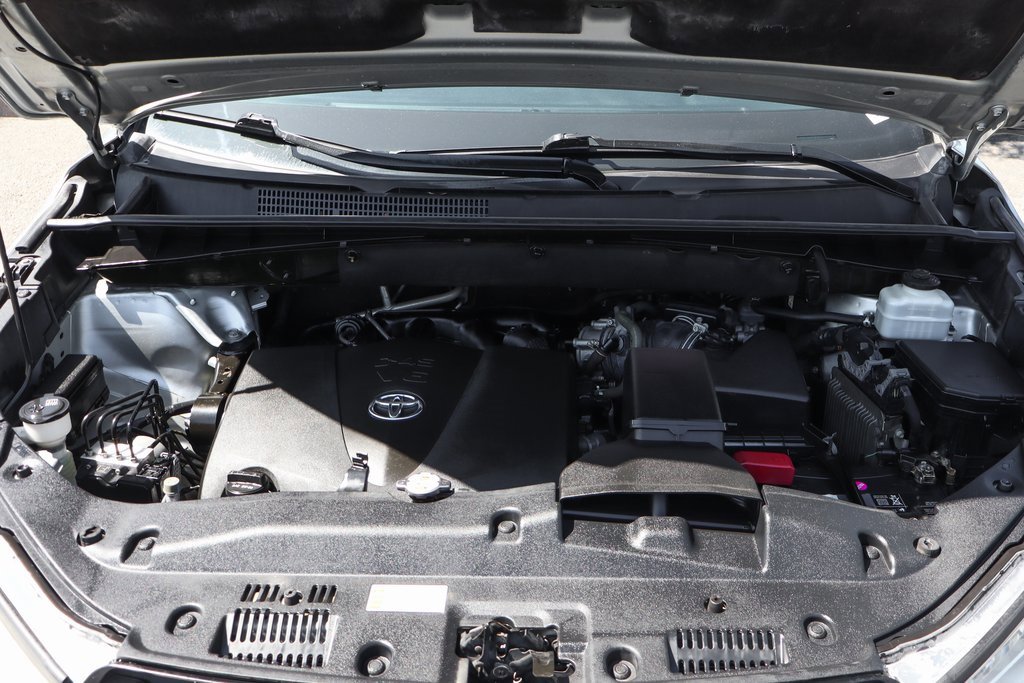Used 2019 Toyota Highlander XLE image 11