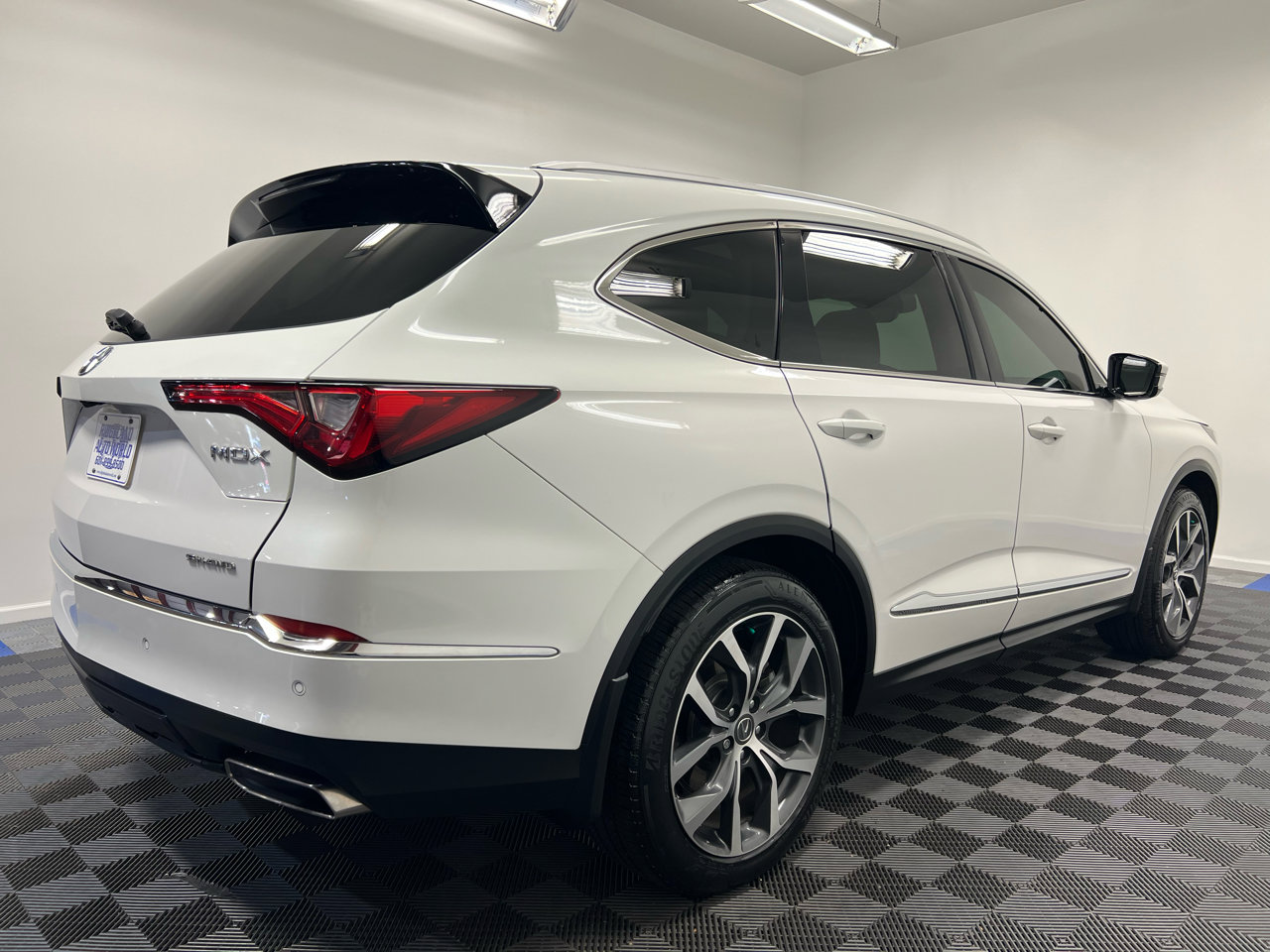 Used 2023 Acura MDX SH-AWD w/ Technology Package image 14