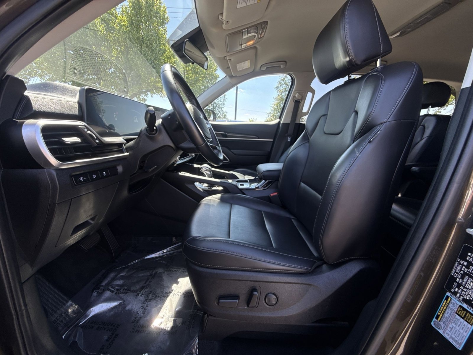 Used 2024 Kia Telluride S image 11