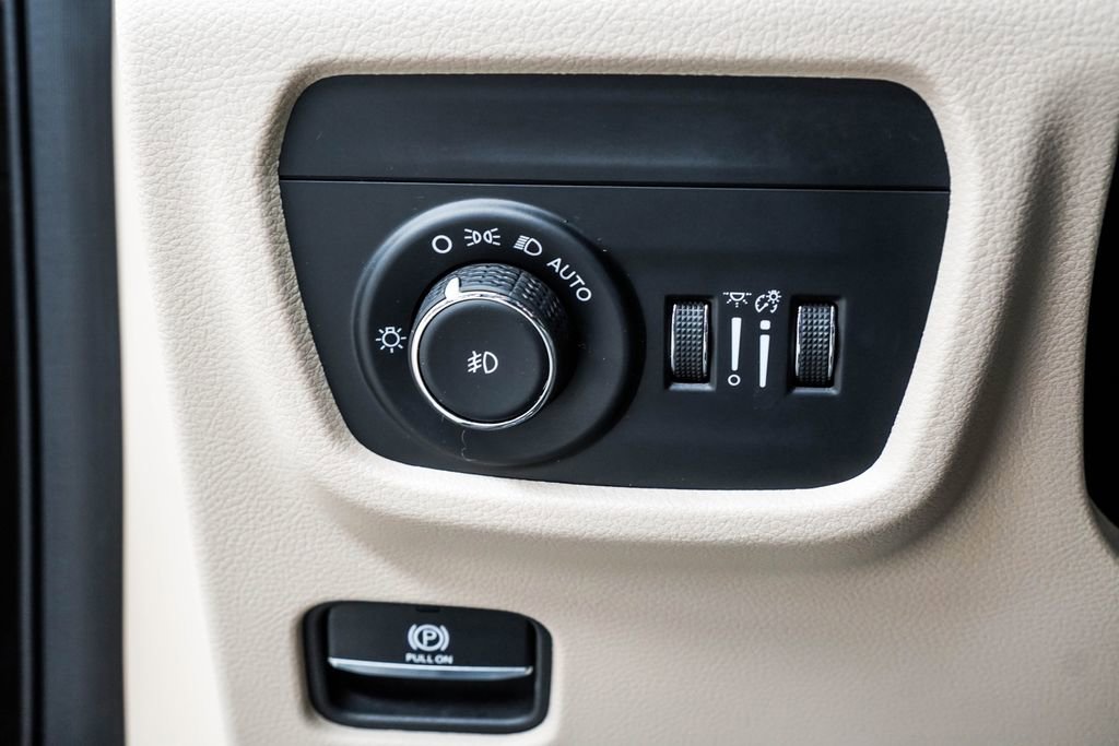 Used 2023 Jeep Grand Cherokee L Limited image 41