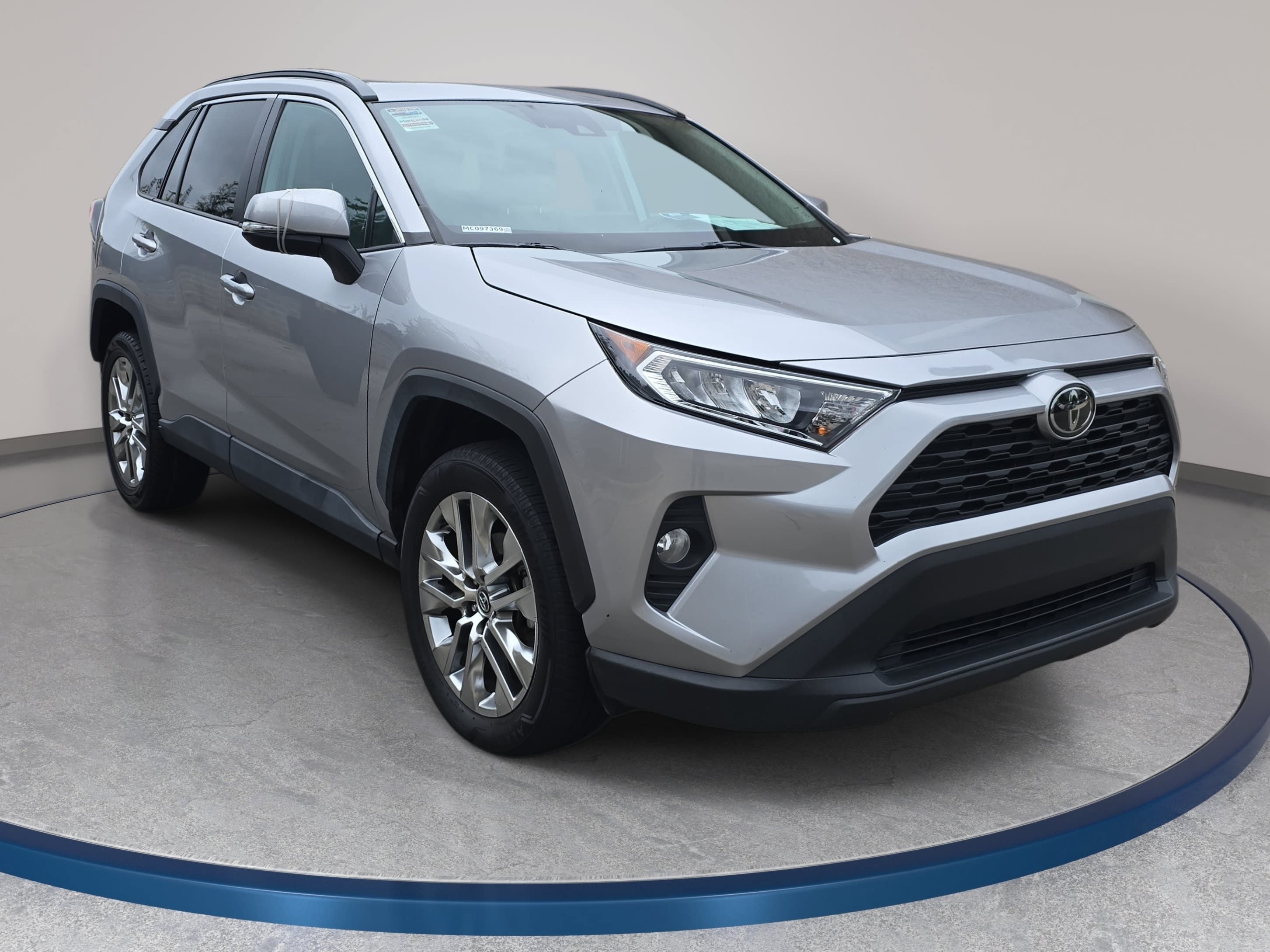 Used 2021 Toyota RAV4 XLE Premium FWD image 3