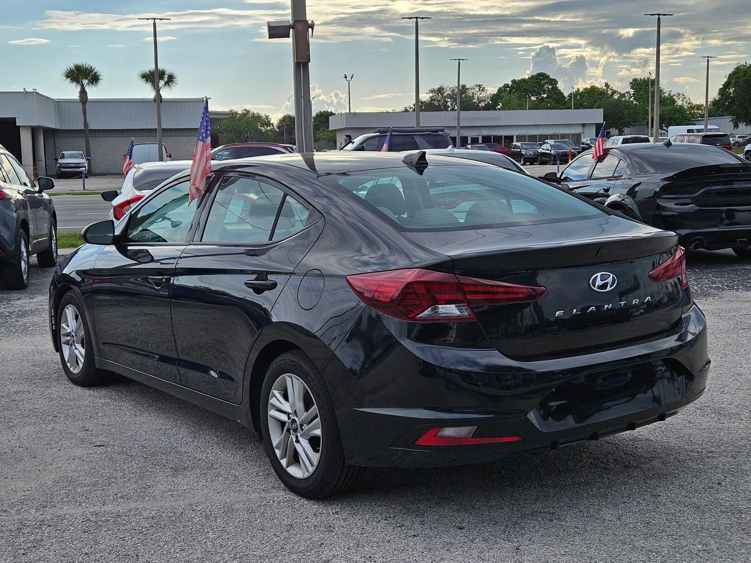 Used 2020 Hyundai Elantra SEL FWD image 3