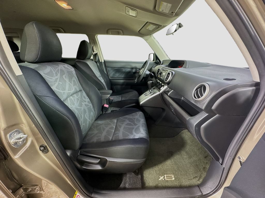 Used 2012 Scion xB FWD image 29