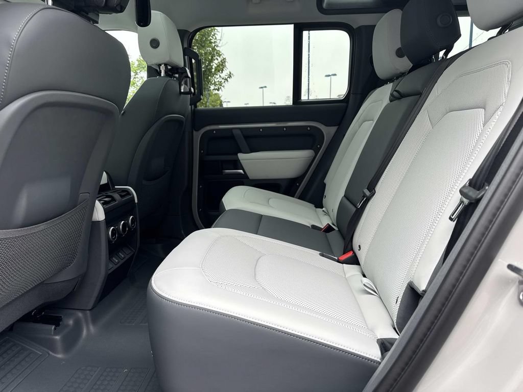 New 2026 Land Rover Defender 110 X-Dynamic SE AWD/4WD image 13