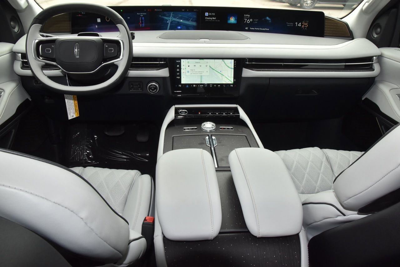 New 2026 Lincoln Navigator Black Label AWD/4WD image 17