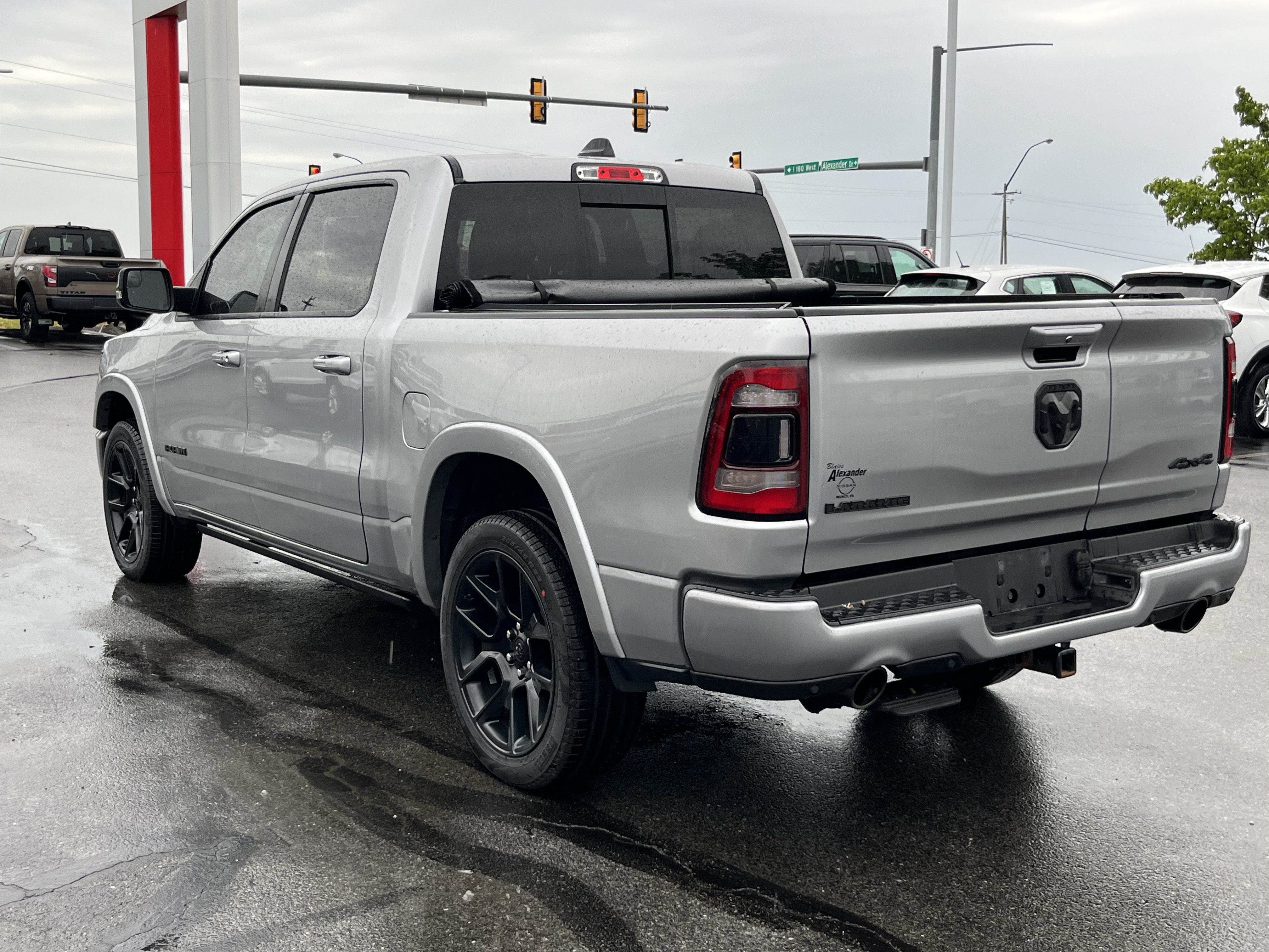 Used 2022 RAM 1500 Laramie AWD/4WD image 9