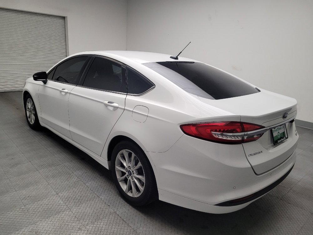 Used 2017 Ford Fusion SE w/ Fusion SE Technology Package image 5