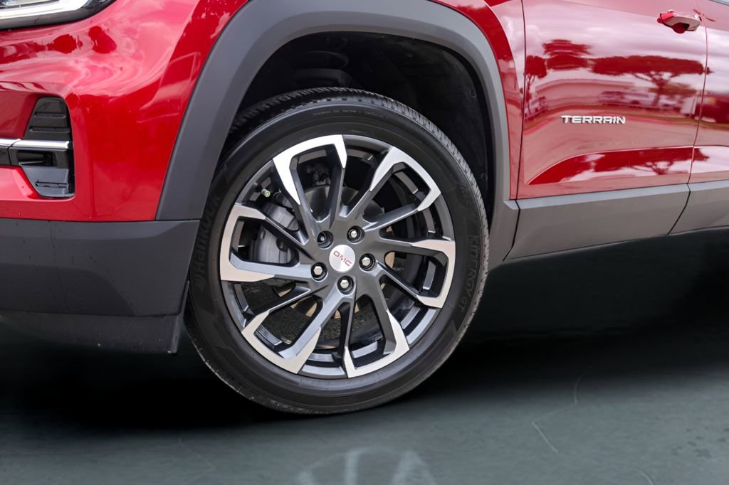 Used 2026 GMC Terrain Elevation w/ Elevation Premium Package FWD image 4