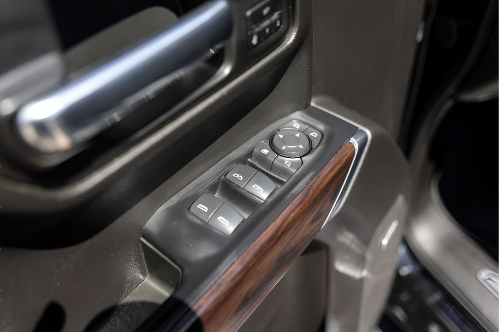 Used 2020 GMC Sierra 1500 SLT RWD image 24