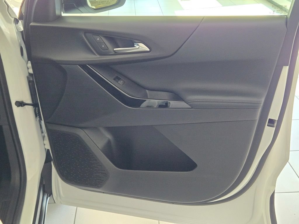 New 2027 Chevrolet Equinox LT FWD image 4