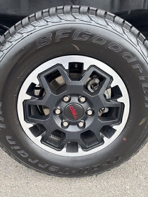 Certified 2025 Toyota Tacoma TRD Off-Road image 10