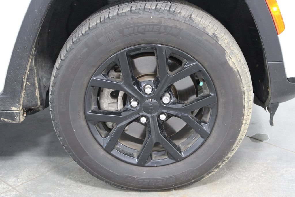 Used 2024 Jeep Grand Cherokee L Altitude AWD/4WD image 13