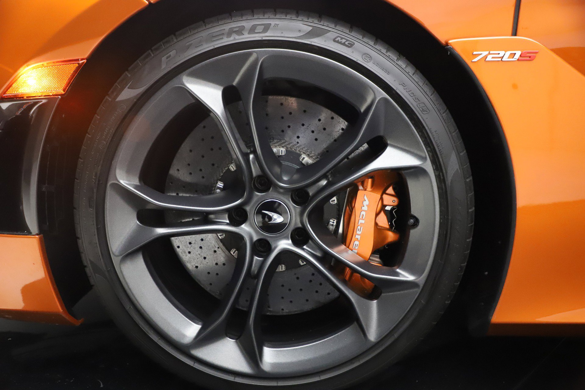 Used 2020 McLaren 720S Spider image 43