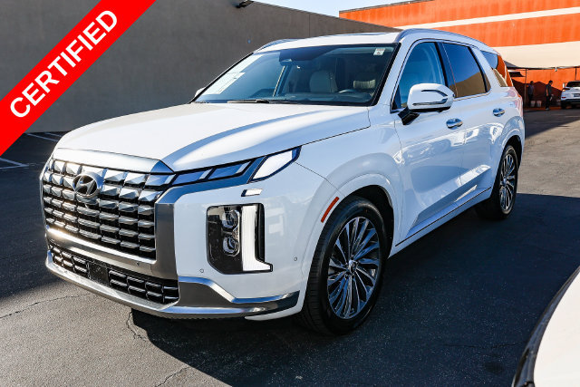 Certified 2024 Hyundai Palisade Calligraphy FWD image 3