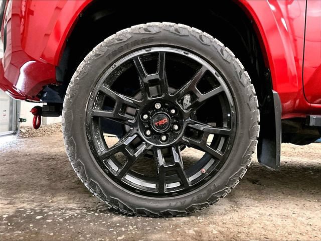 Used 2017 Toyota Tacoma TRD Sport w/ Tow Package AWD/4WD image 8