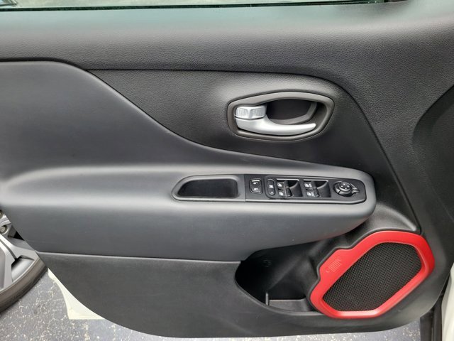Used 2023 Jeep Renegade Trailhawk AWD/4WD image 32