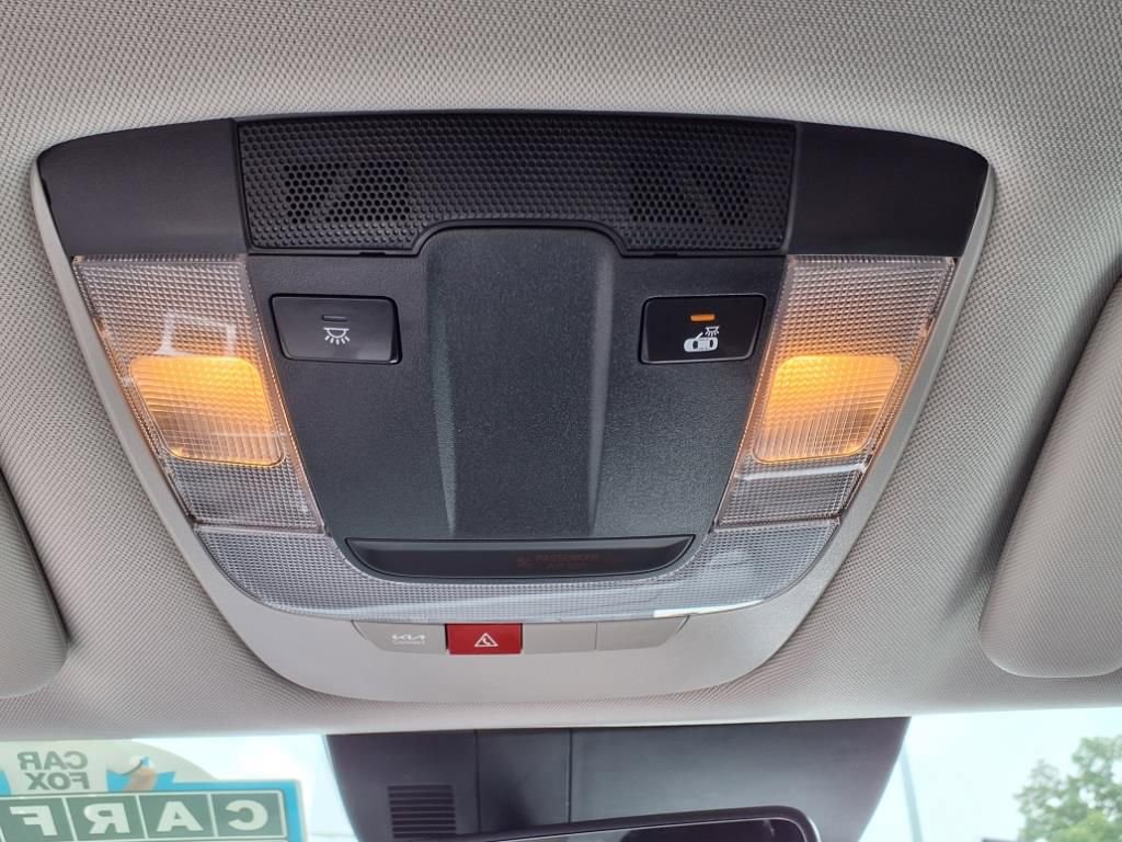 Used 2024 Kia Sportage EX image 18