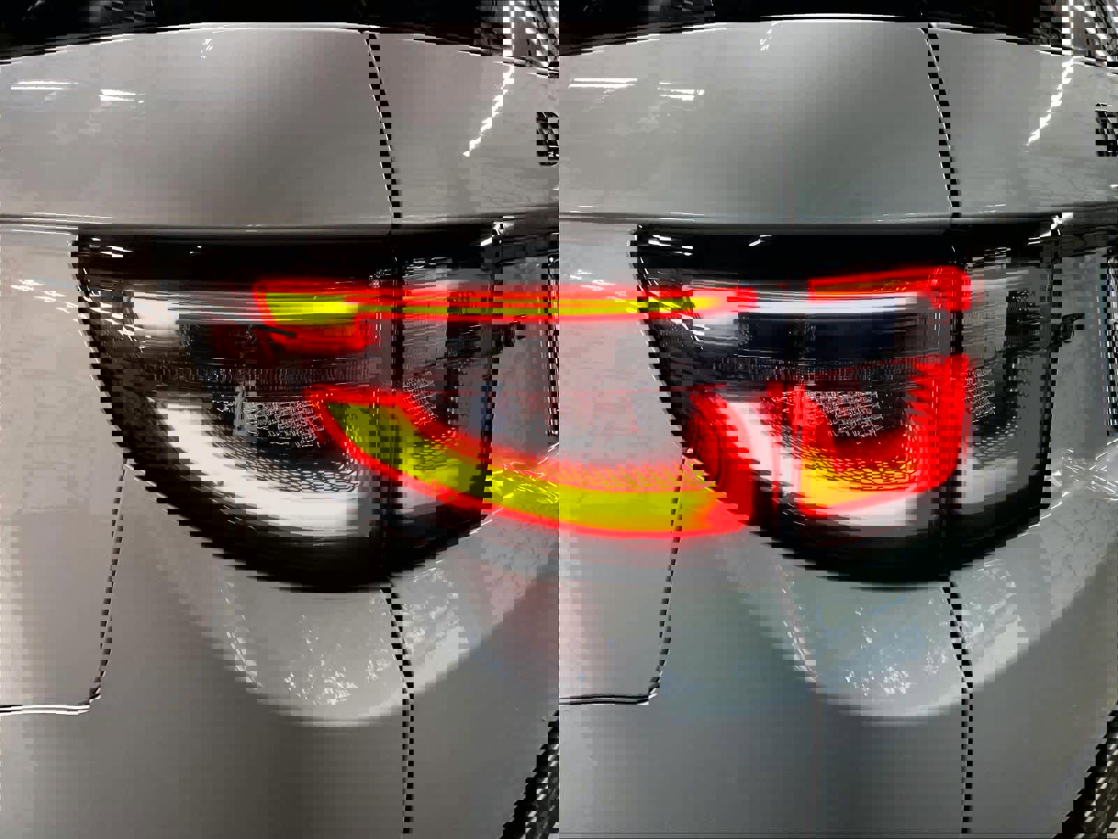 Used 2023 Land Rover Discovery Sport SE image 32