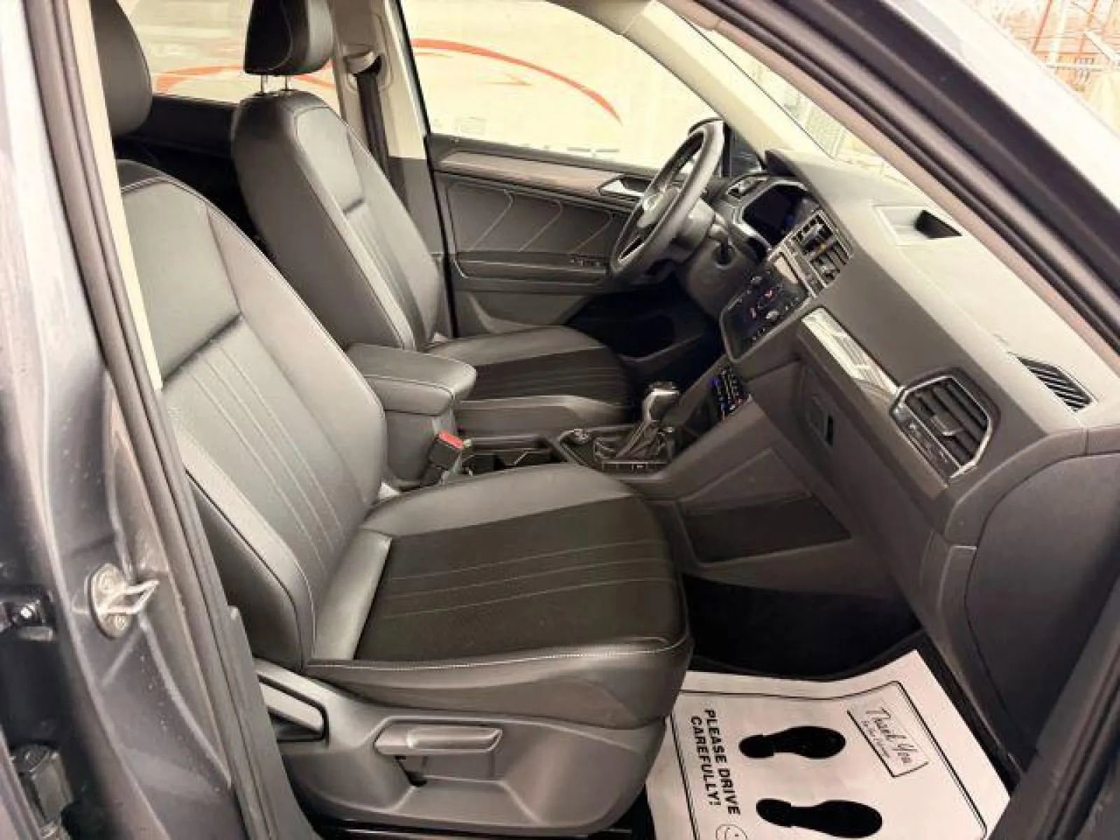 Used 2022 Volkswagen Tiguan SE w/ Panoramic Sunroof Package AWD/4WD image 23