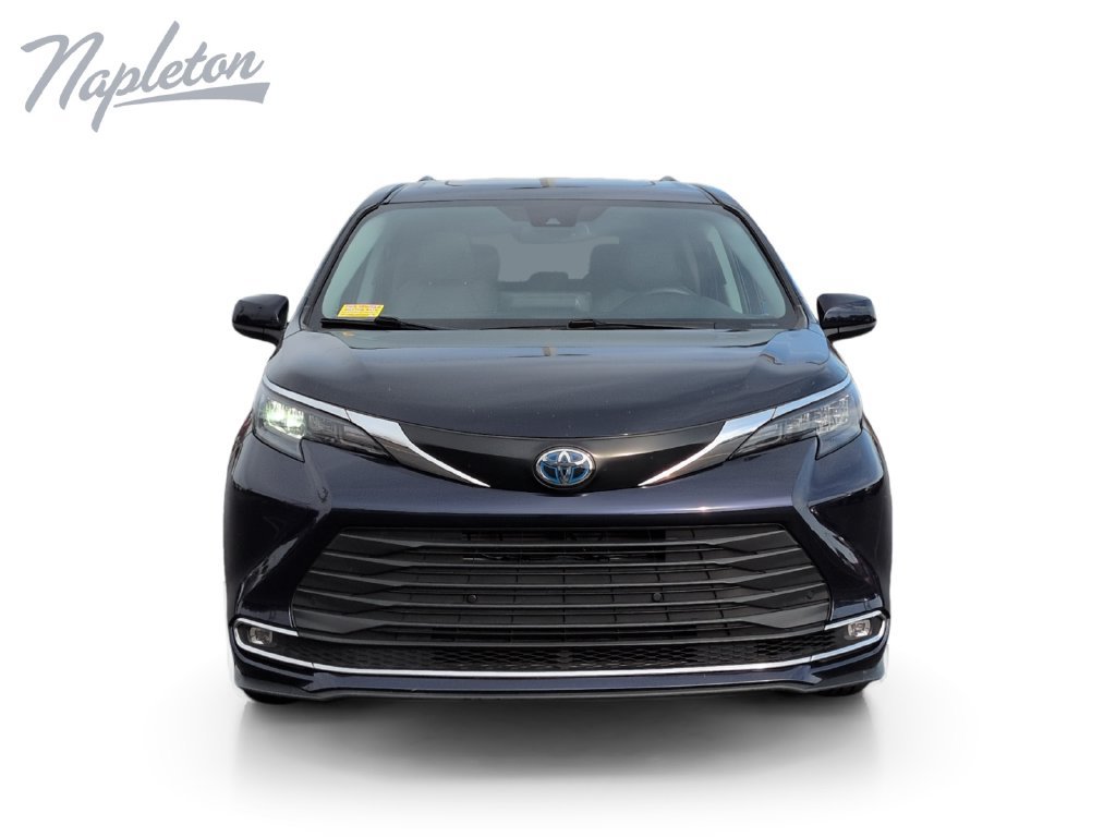 Used 2024 Toyota Sienna XLE FWD image 9