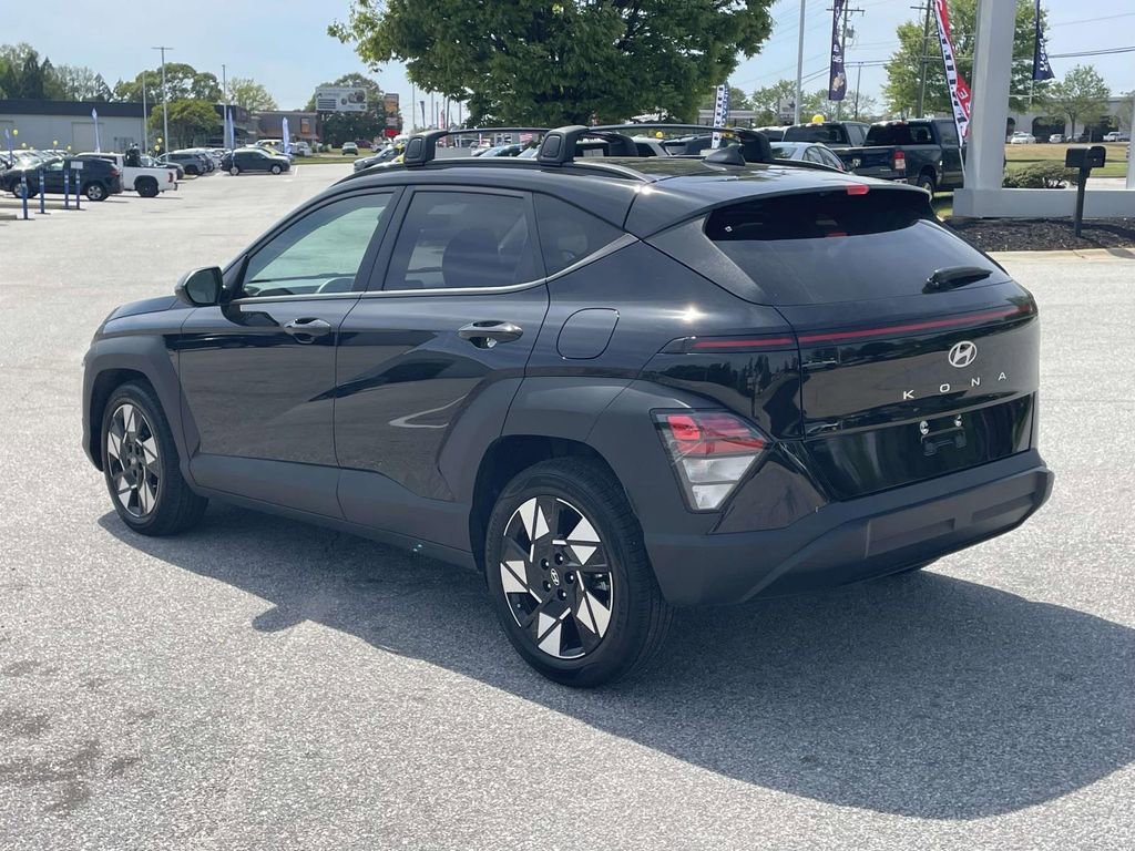 Used 2025 Hyundai Kona SEL FWD image 4