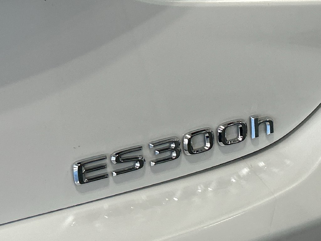 Used 2024 Lexus ES 300h w/ Premium Package FWD image 19