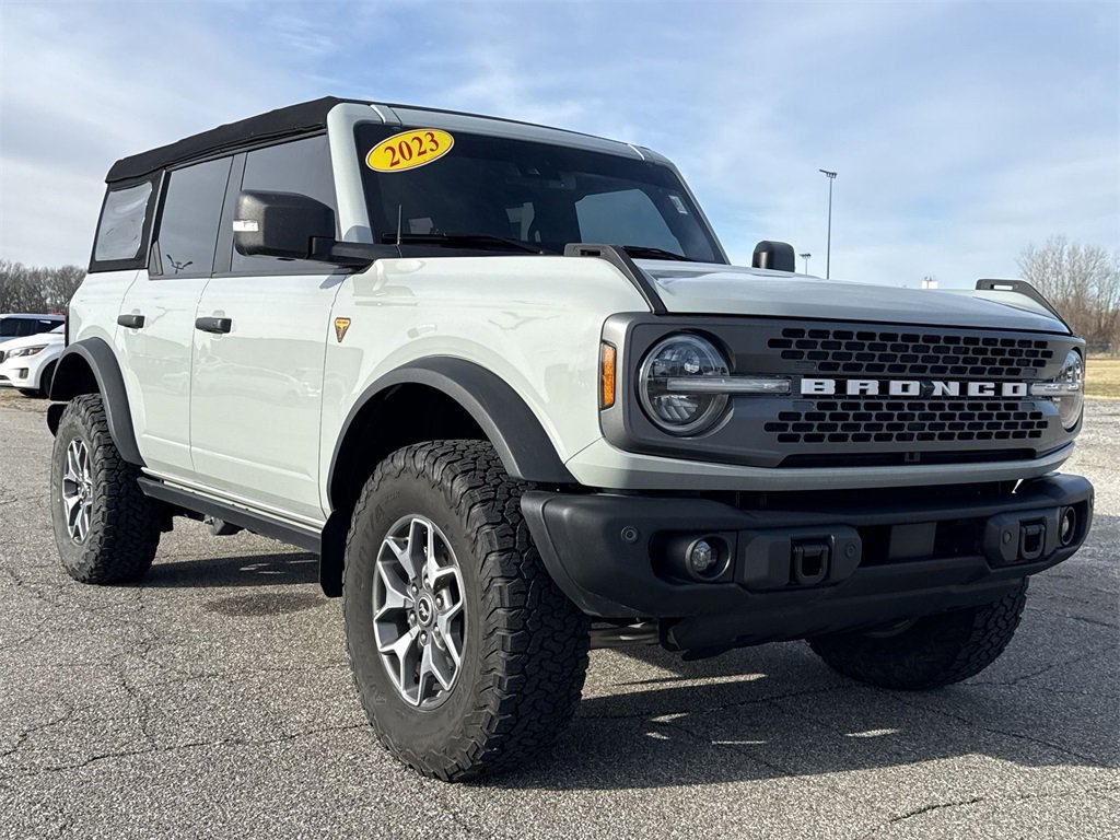 Used 2023 Ford Bronco Badlands image 2