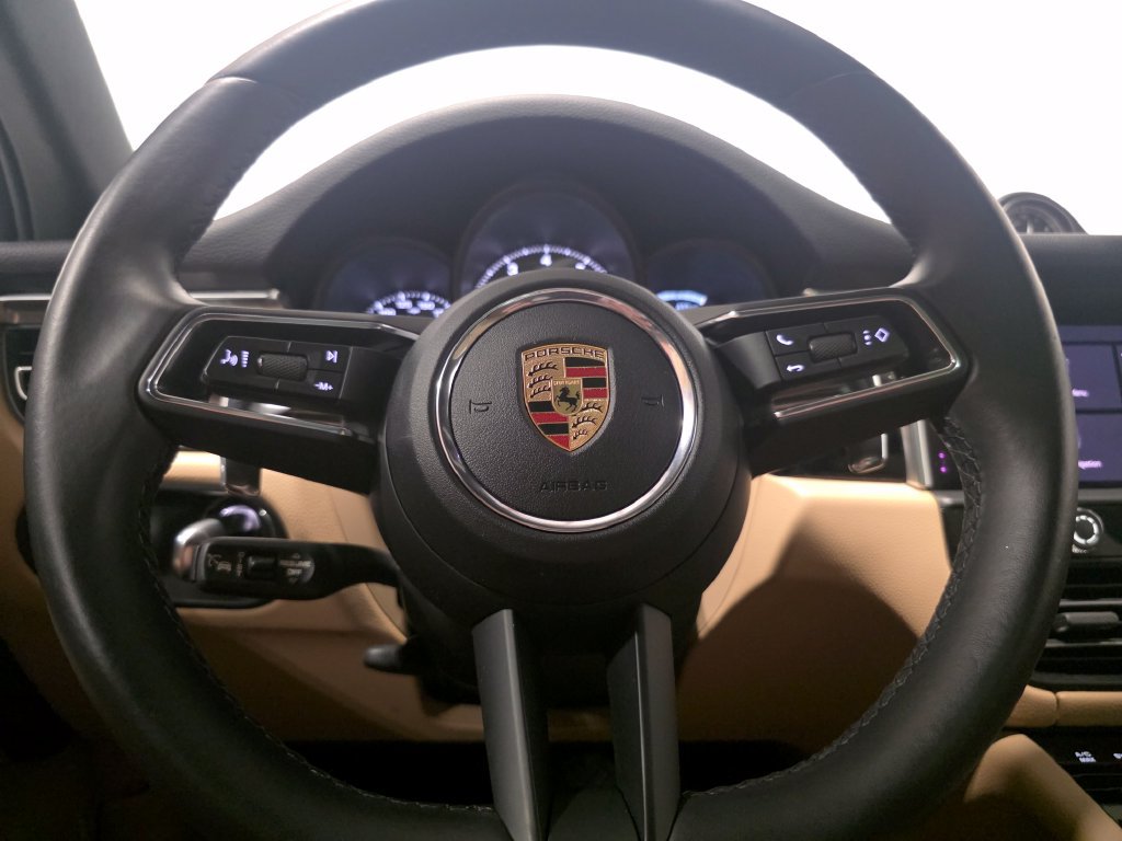 Certified 2023 Porsche Macan S AWD/4WD image 23