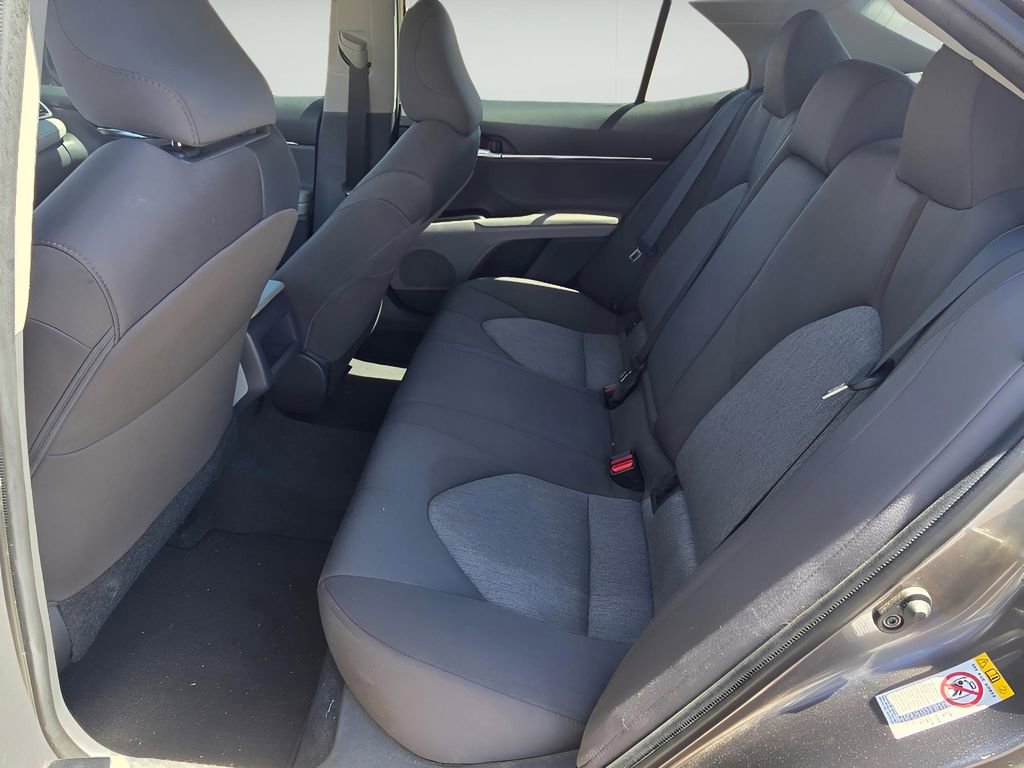 Used 2018 Toyota Camry LE FWD image 11