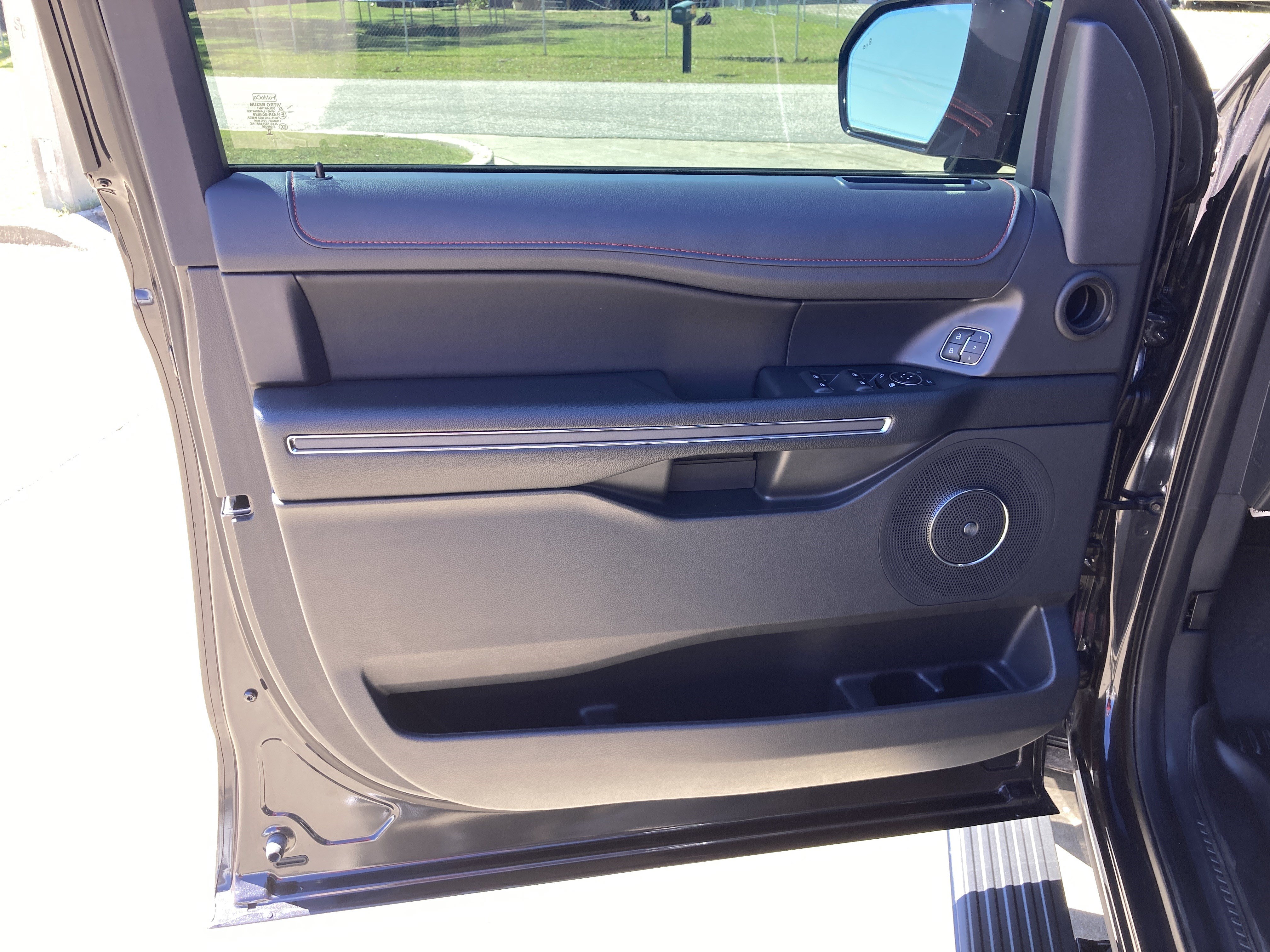 Used 2024 Ford Expedition Limited RWD image 14