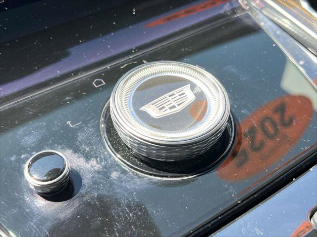 Used 2025 Cadillac Escalade ESV Premium Luxury image 34