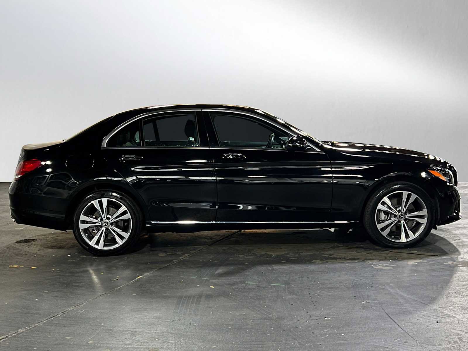 Used 2021 Mercedes-Benz C 300 4MATIC Sedan image 2