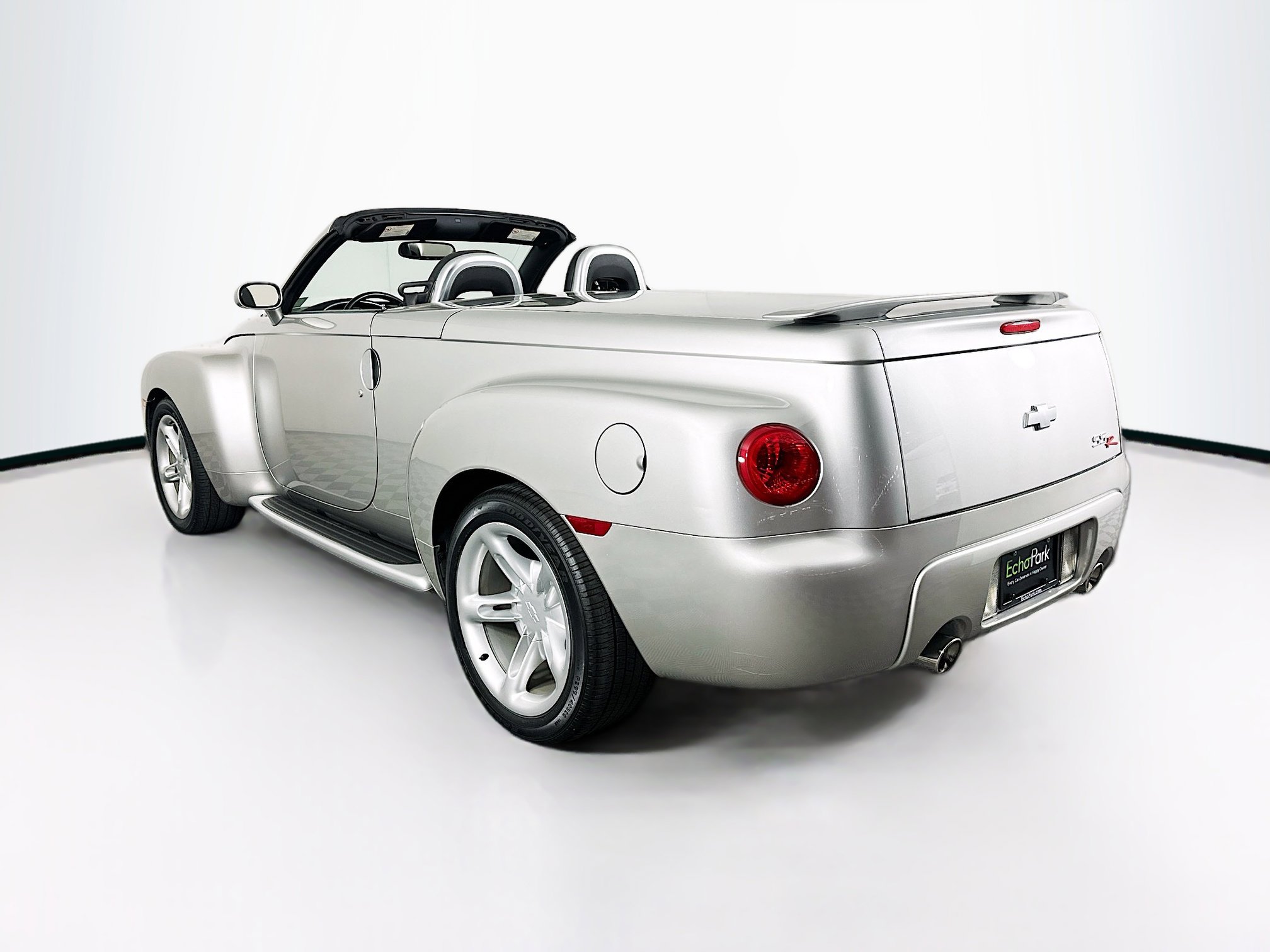 Used 2004 Chevrolet SSR w/ Preferred Equipment Group RWD image 24