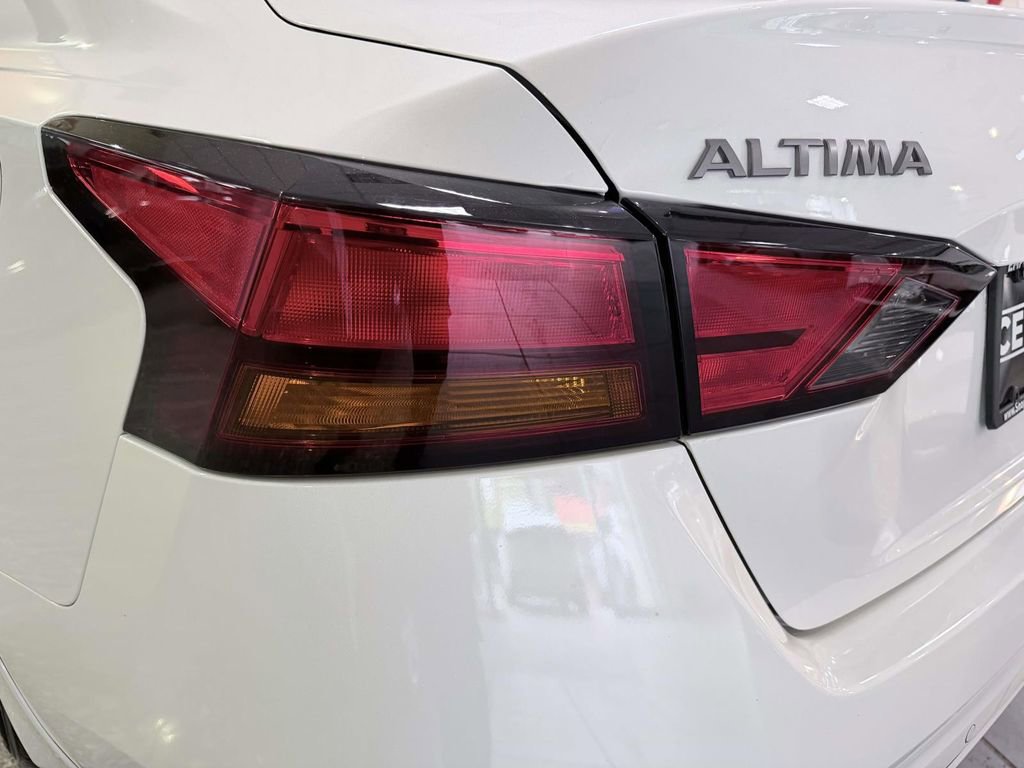 Used 2025 Nissan Altima 2.5 SV w/ SV Premium Package FWD image 12