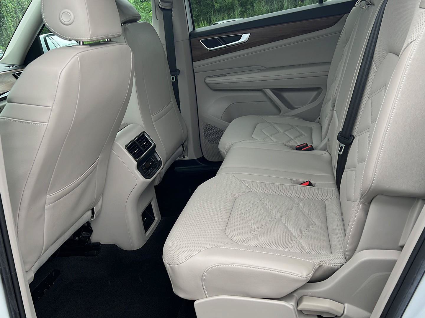 Used 2024 Volkswagen Atlas SE AWD/4WD image 20