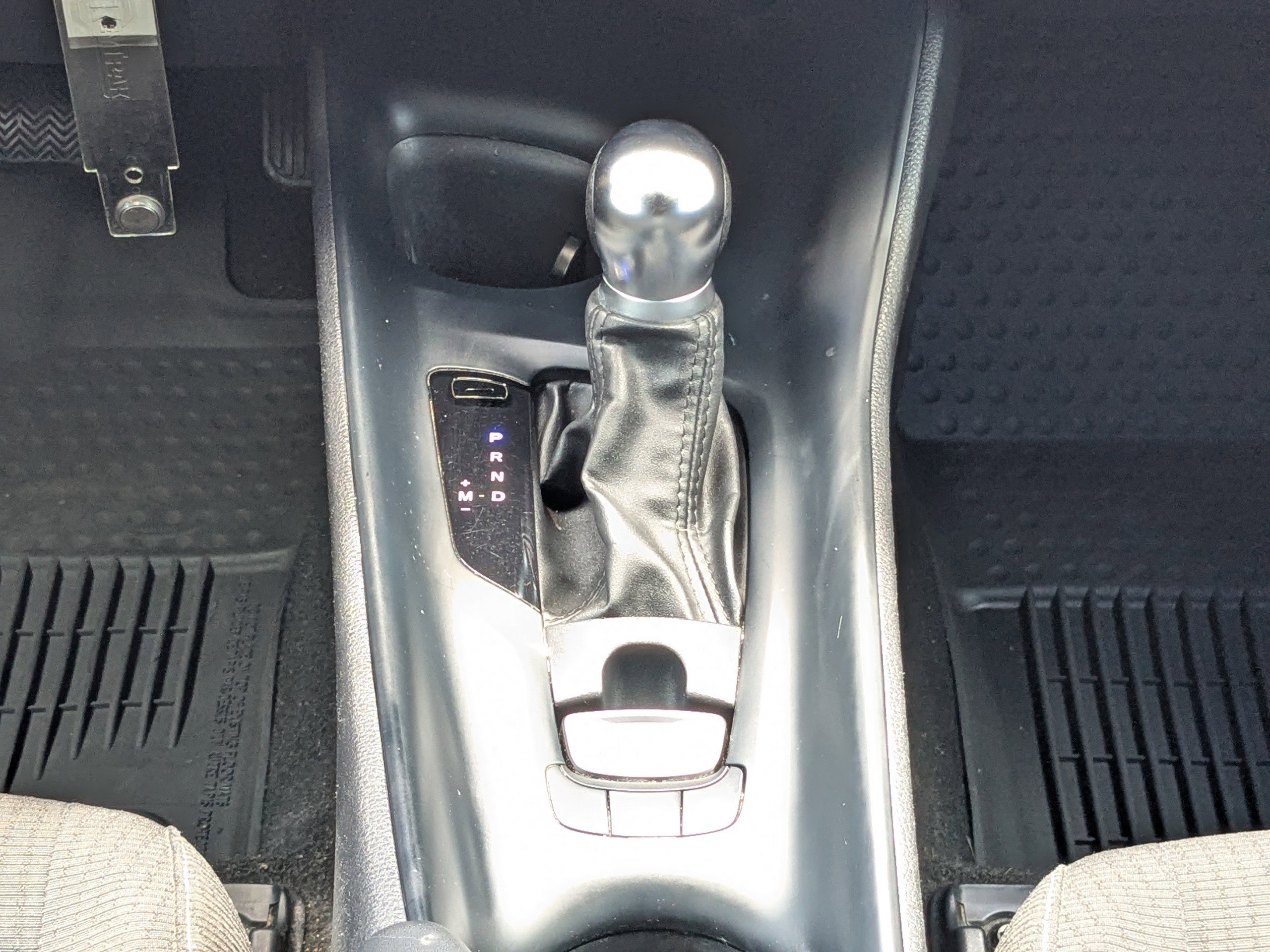 Used 2019 Toyota C-HR LE image 18