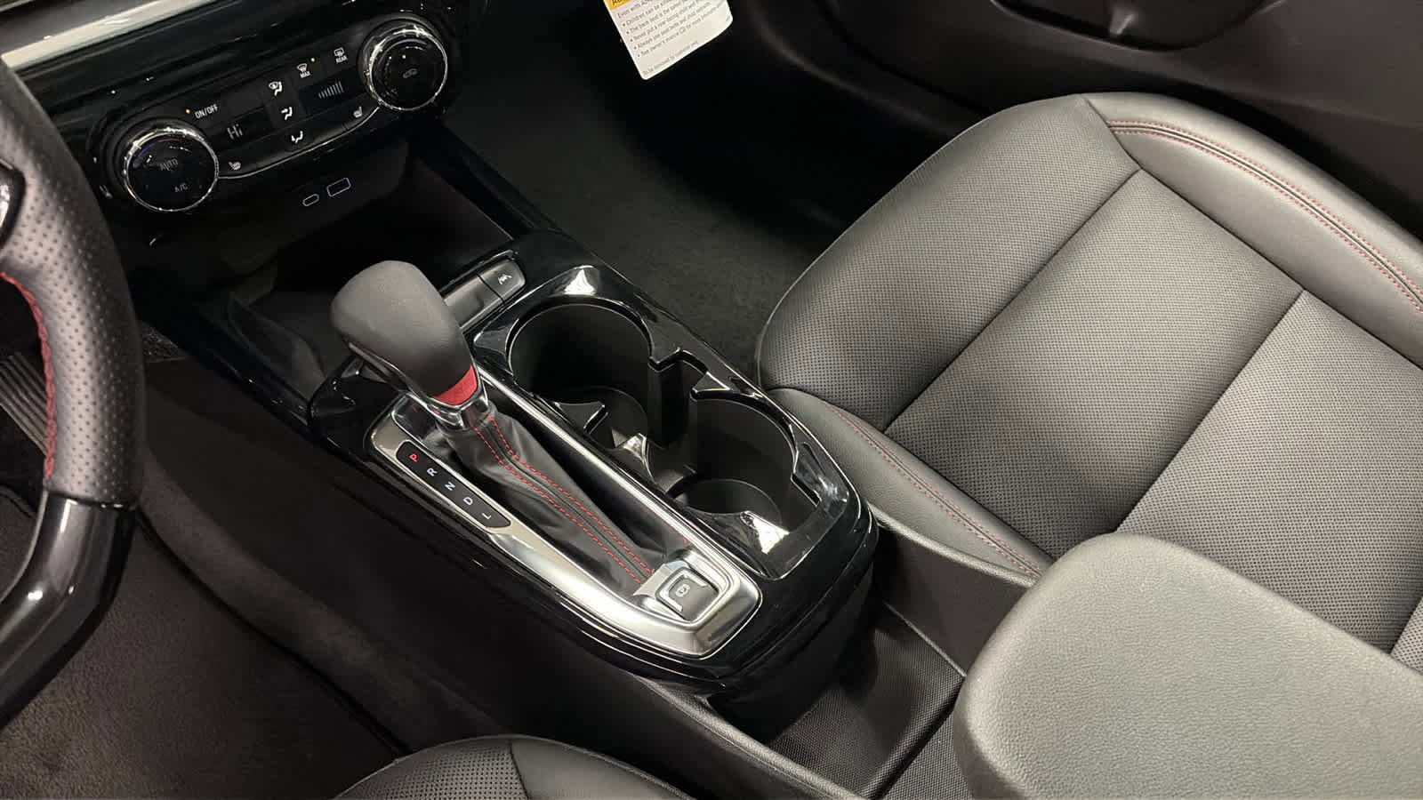 Certified 2024 Chevrolet Trax RS w/ Sunroof Package image 18