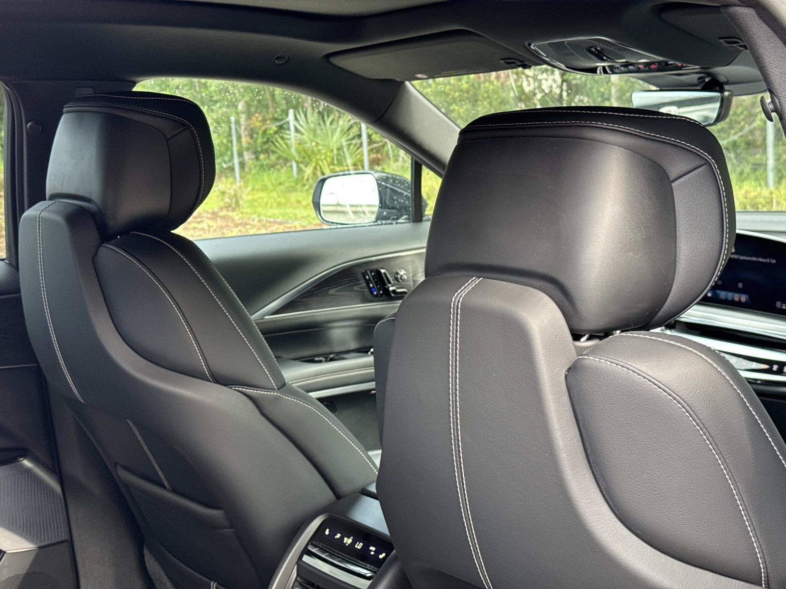 Used 2025 Cadillac Lyriq Luxury w/ LPO, Floor Liner Package AWD/4WD image 27