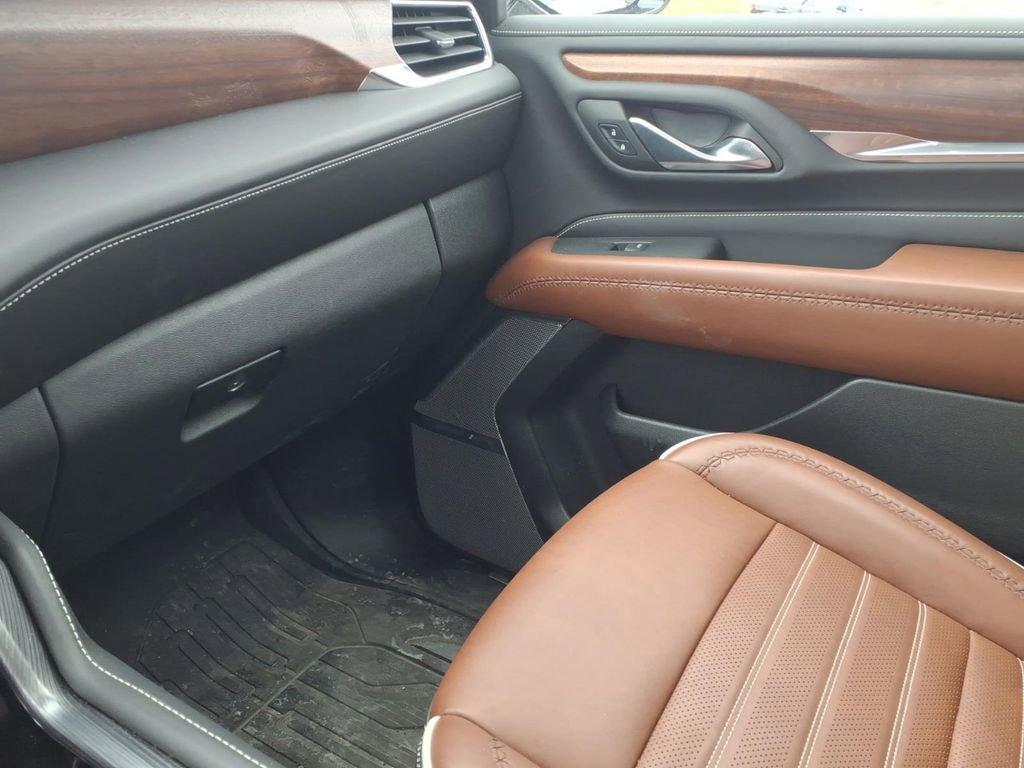 Used 2023 GMC Yukon XL Denali Ultimate image 23