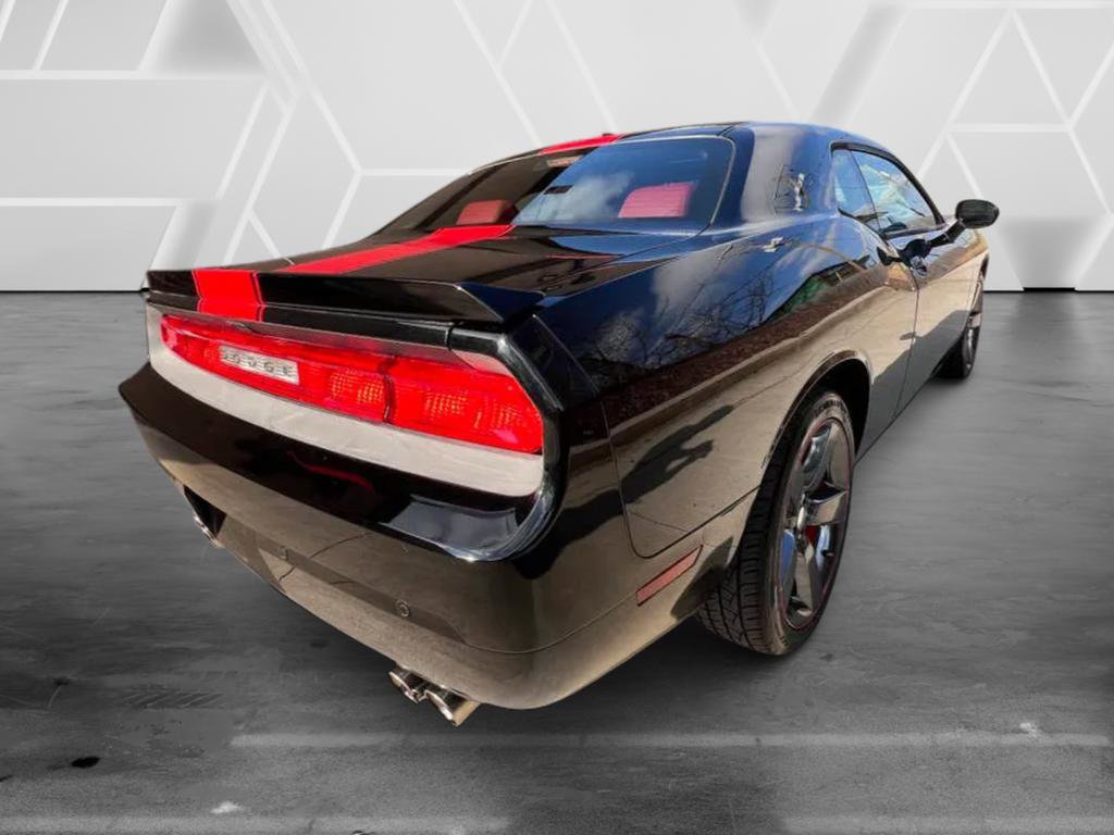 Used 2013 Dodge Challenger SXT RWD image 10