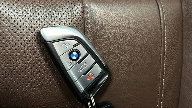 Used 2022 BMW X5 xDrive40i w/ Premium Package image 32