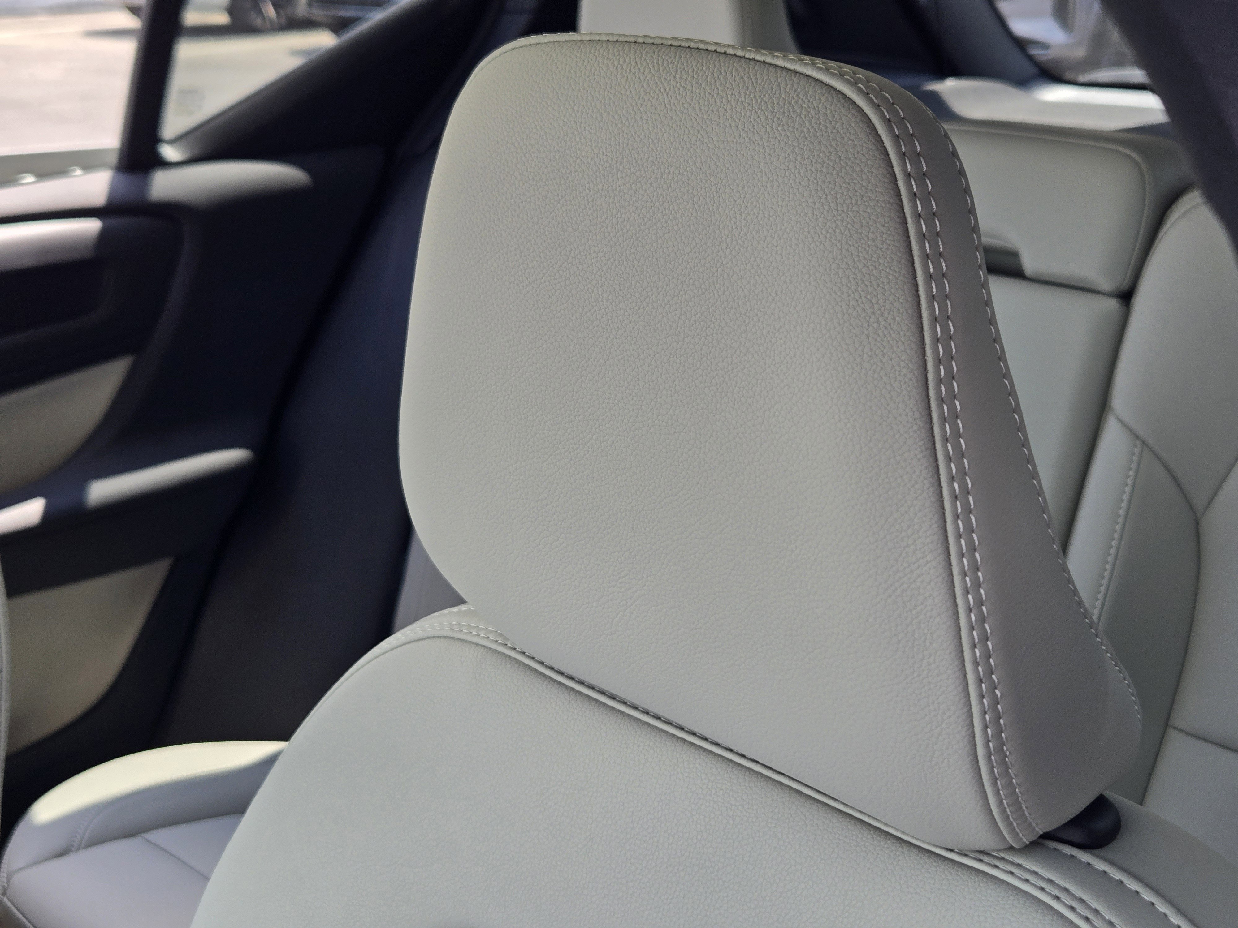 New 2026 Volvo XC40 B5 Plus w/ Protection Package Premier image 17