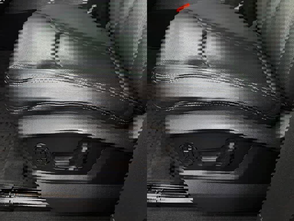 Used 2019 Audi Q8 Prestige w/ Year 1 Package image 16