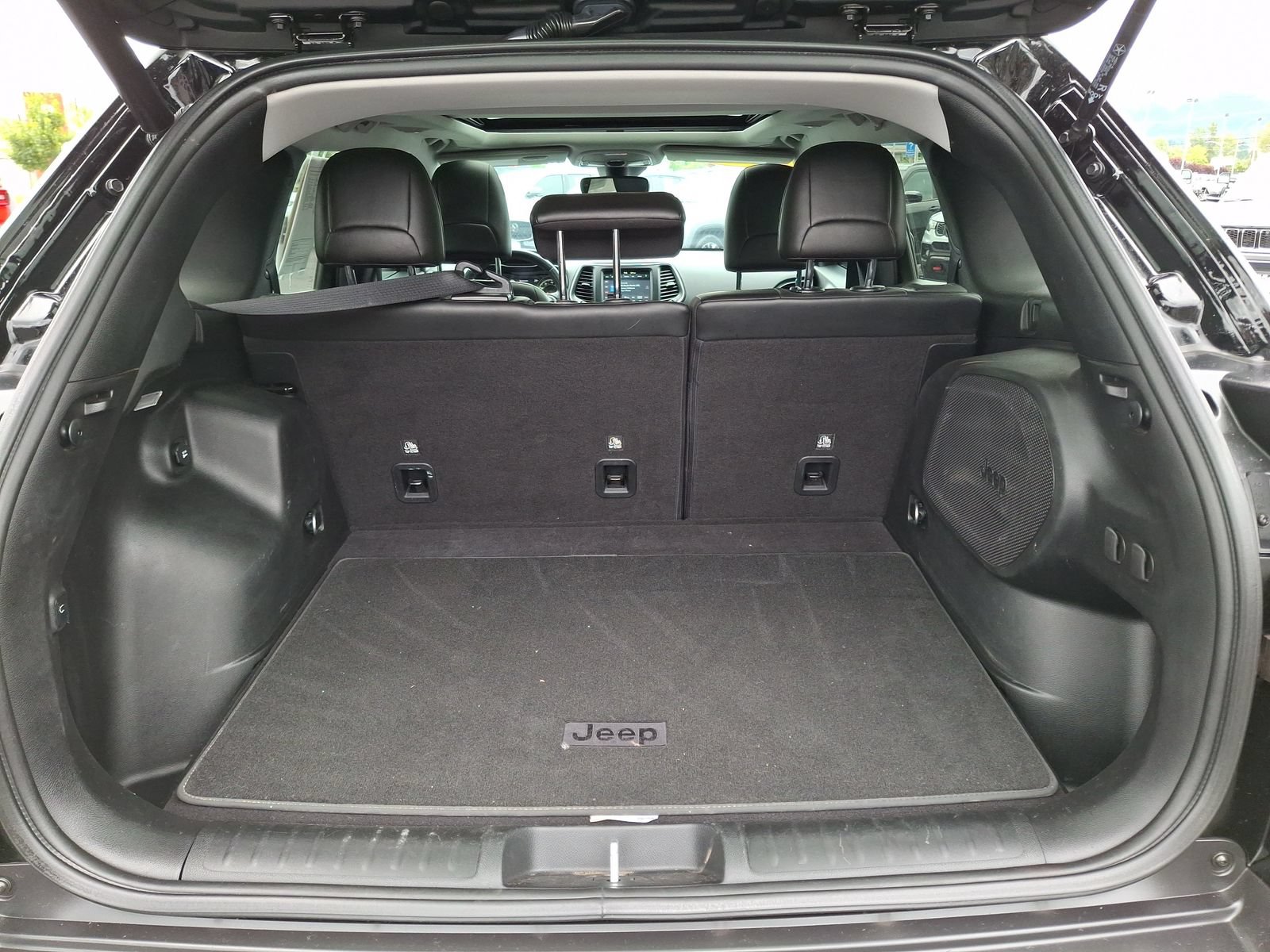 Used 2021 Jeep Cherokee Latitude Lux w/ Sun & Sound Group AWD/4WD image 19