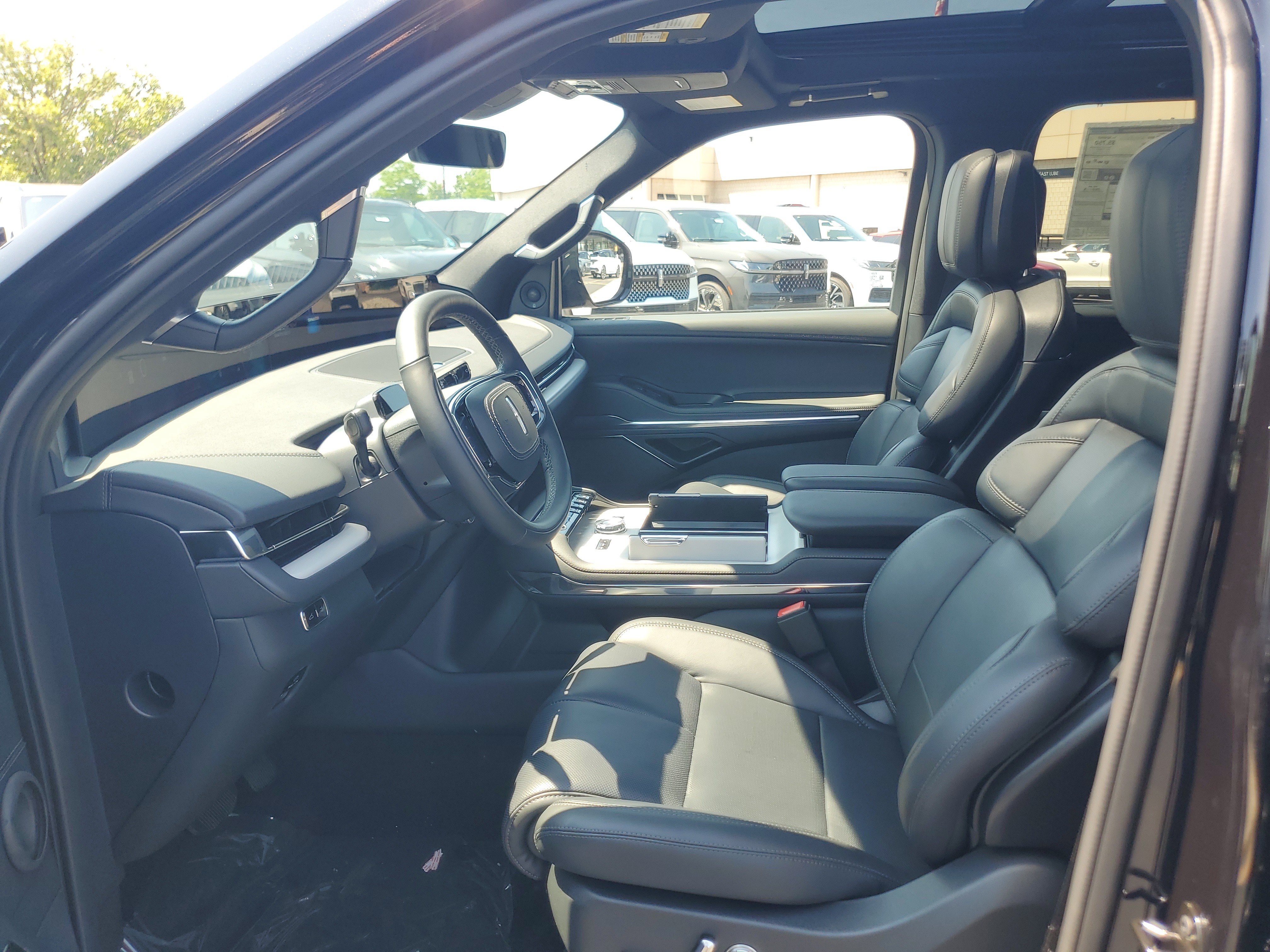 New 2027 Lincoln Navigator L Reserve w/ Jet Appearance Package AWD/4WD image 12