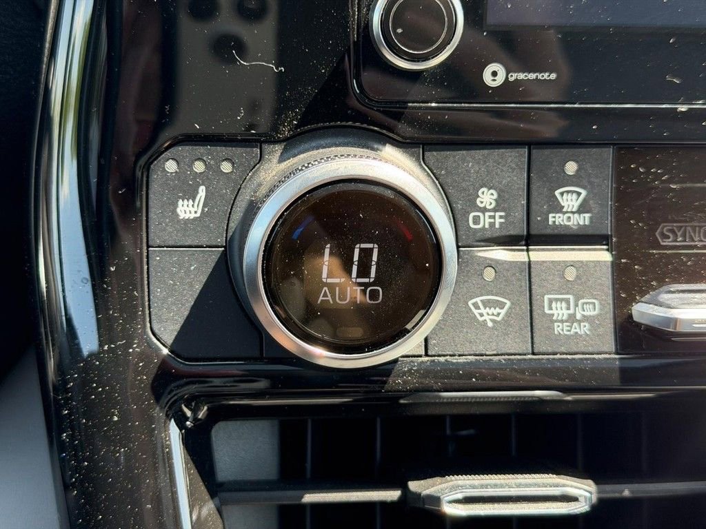 Used 2022 Toyota Highlander XLE AWD/4WD image 24