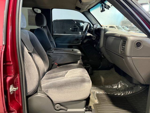 Used 2007 GMC Sierra 2500 SLE w/ Heavy-Duty Power Package AWD/4WD image 17